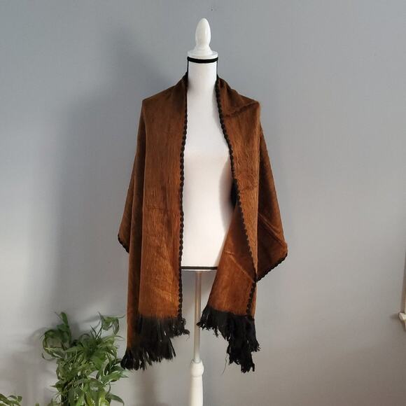 100% Alpaca Wool Wide Gold Scarf With Fringes NWOT One Size Fits Most - Picture 1 of 5